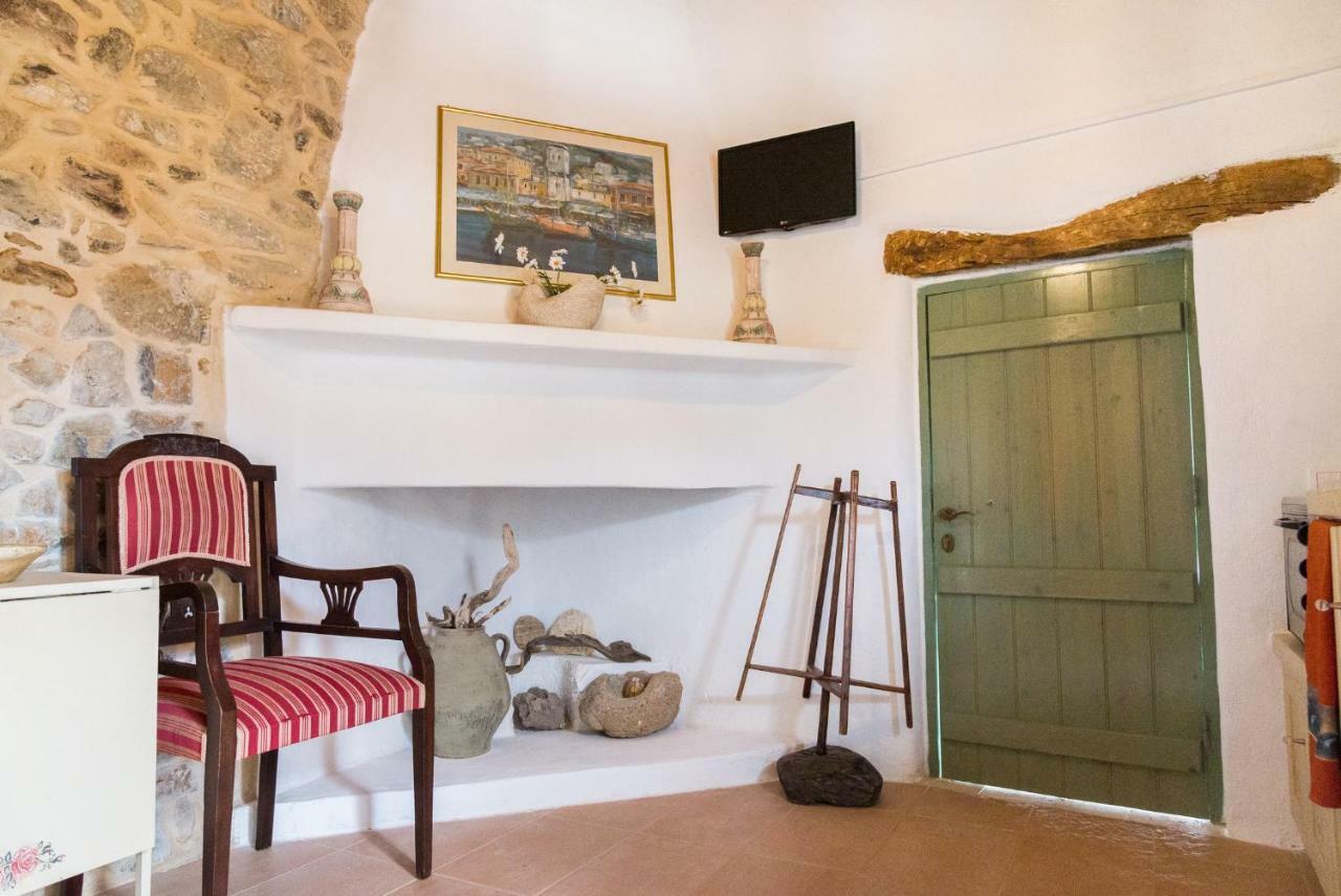 Private Studio In Historic House Lastros ภายนอก รูปภาพ