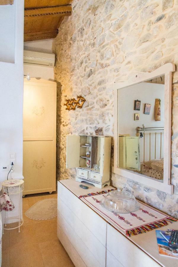 Private Studio In Historic House Lastros ภายนอก รูปภาพ