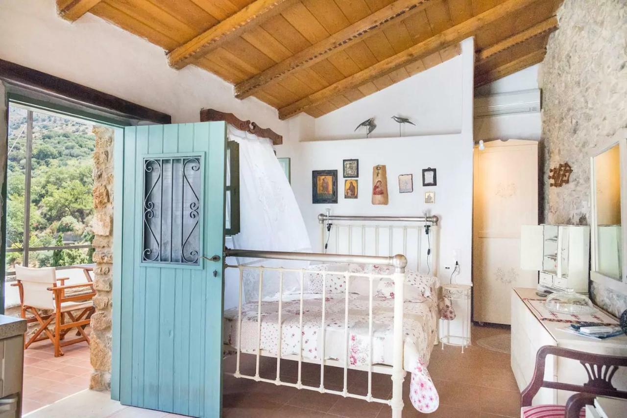 Private Studio In Historic House Lastros ภายนอก รูปภาพ