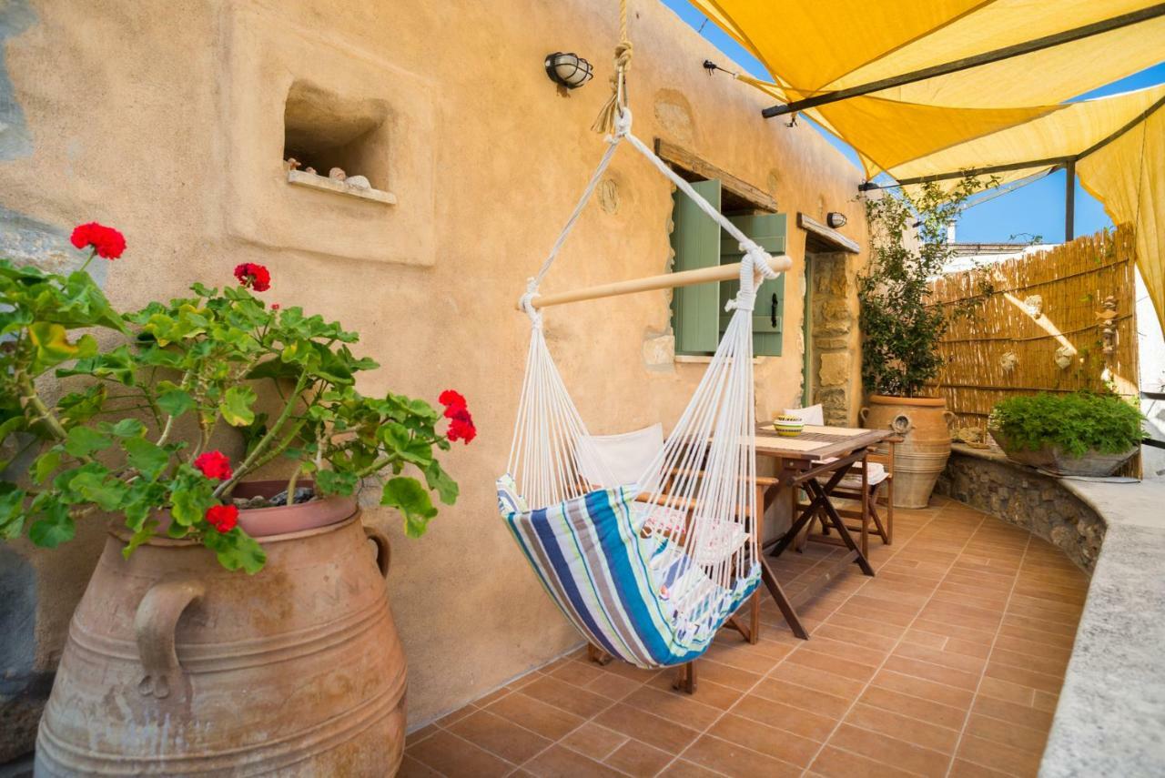 Private Studio In Historic House Lastros ภายนอก รูปภาพ